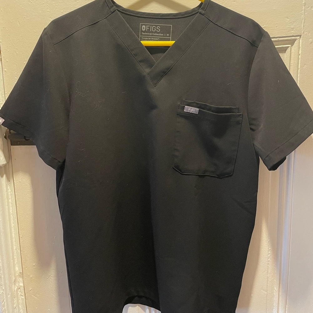 Men’s medium black scrub top, never worn, excellent quality